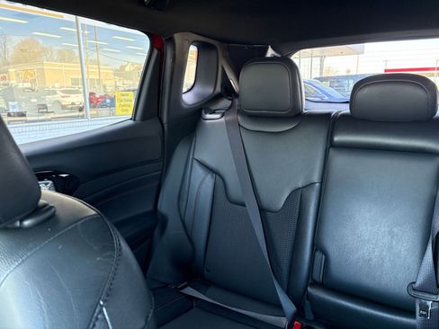 Used 2025 Jeep Compass Trailhawk image 37