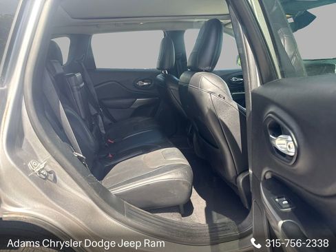 Used 2019 Jeep Cherokee Limited AWD/4WD image 12