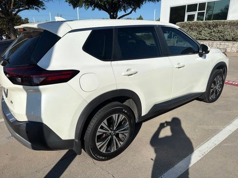 Used 2022 Nissan Rogue SV FWD image 3