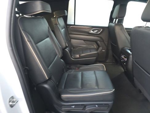 Used 2023 Chevrolet Suburban Premier image 15