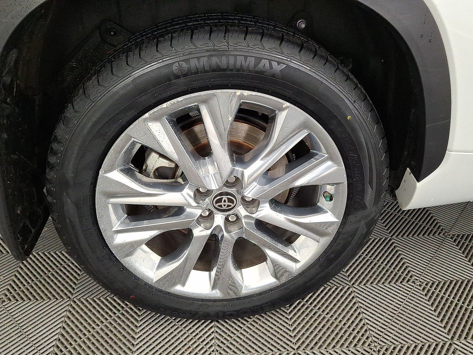 Used 2023 Toyota Highlander Limited AWD/4WD image 19