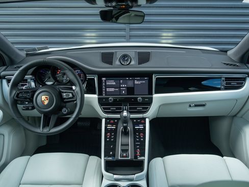 Certified 2023 Porsche Macan Turbo AWD/4WD image 5