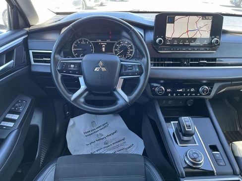 Used 2024 Mitsubishi Outlander SE Black Edition image 12