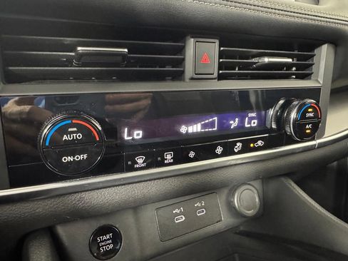 Used 2024 Nissan Rogue SV FWD image 26
