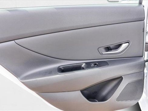 New 2025 Hyundai Elantra Limited image 23