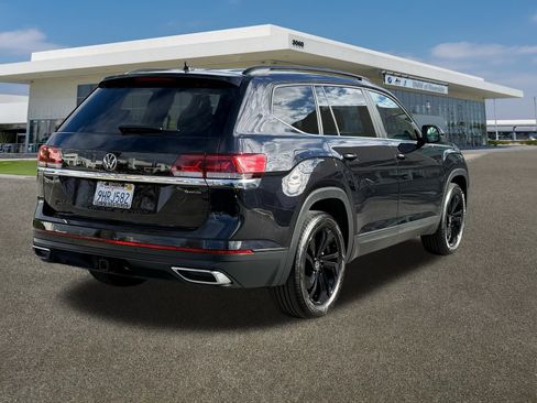 Used 2023 Volkswagen Atlas SE w/ Black Wheel Package image 10