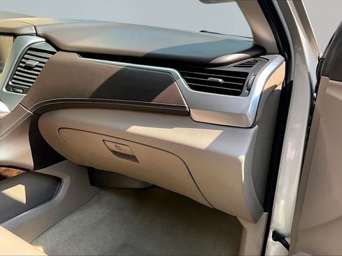 Used 2017 Chevrolet Suburban LT RWD image 19