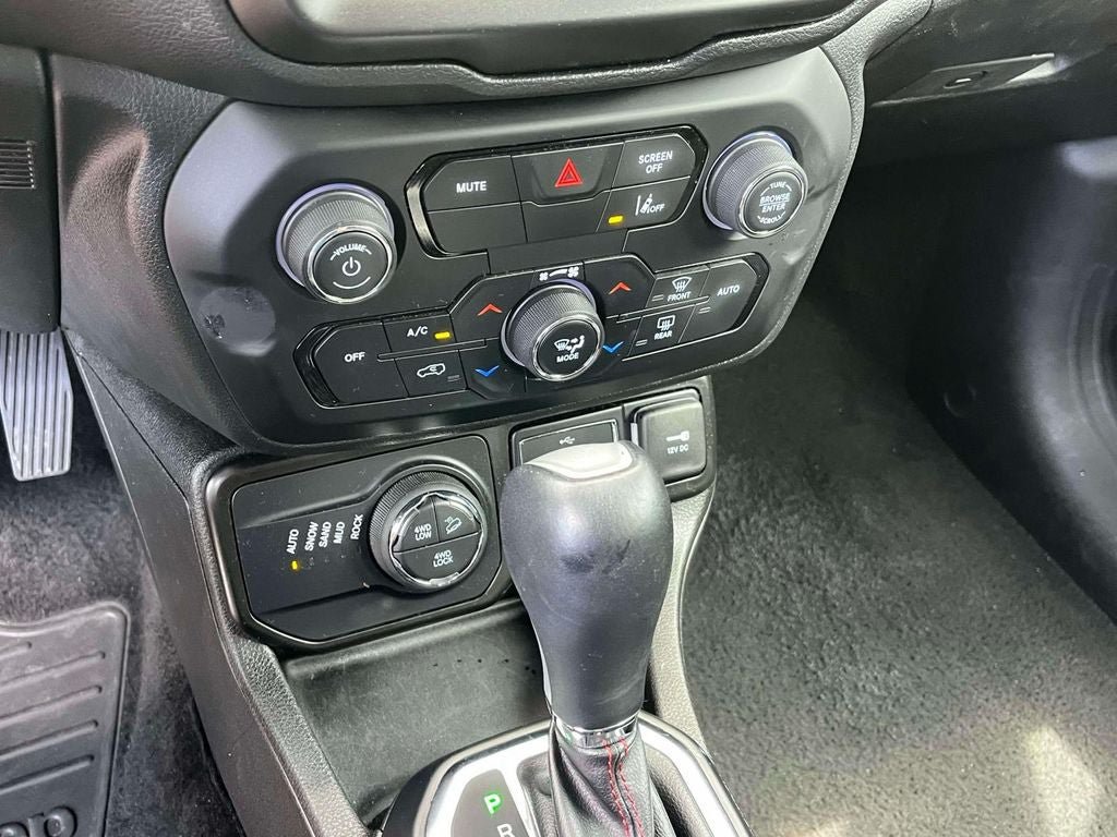 Used 2023 Jeep Renegade Trailhawk AWD/4WD image 30