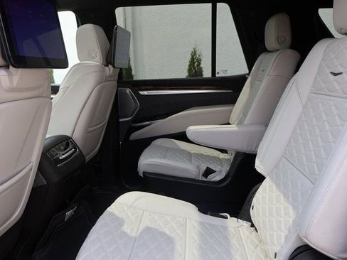 Certified 2025 Cadillac Escalade Premium Luxury Platinum image 23