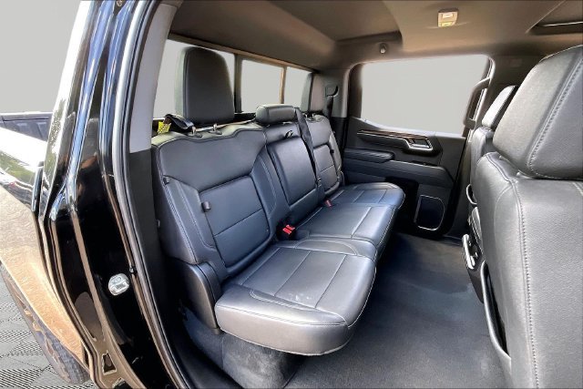 Used 2025 Chevrolet Silverado 1500 LT Trail Boss w/ LT Trail Boss Premium Package AWD/4WD image 17