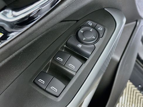 Used 2024 Chevrolet Trax RS w/ Driver Confidence Package FWD image 17