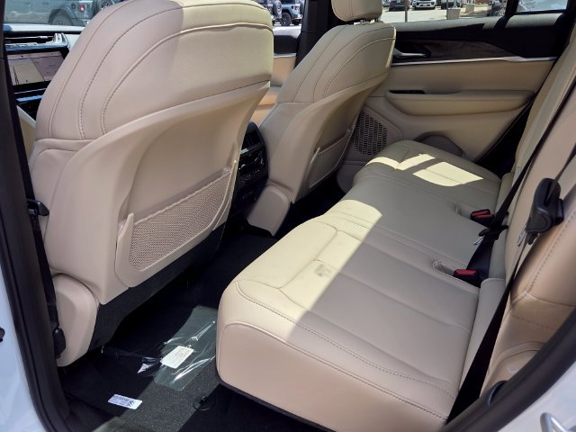 New 2027 Jeep Grand Cherokee Limited AWD/4WD image 12