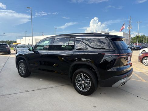 Used 2025 Chevrolet Traverse LT w/ Driver Confidence Package FWD image 6