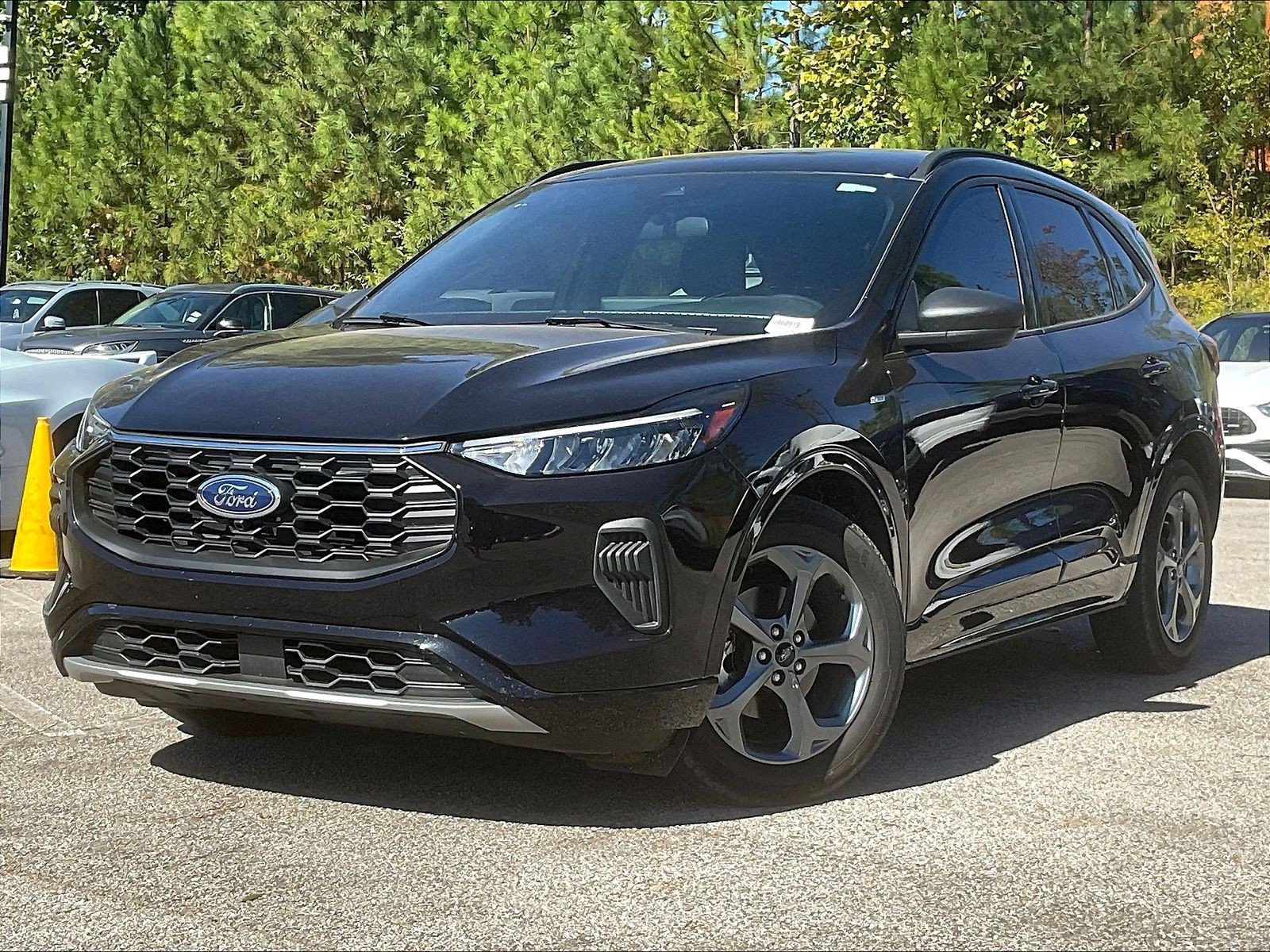 Used 2023 Ford Escape ST-Line w/ Tech Pack #1 FWD image 2