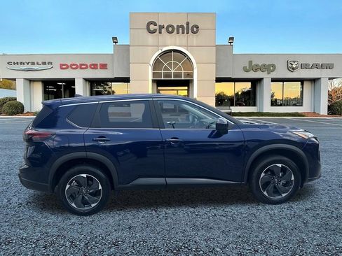 Used 2025 Nissan Rogue SV AWD/4WD image 2