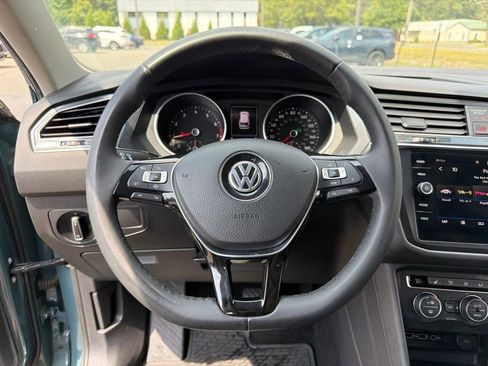 Used 2020 Volkswagen Tiguan SE AWD/4WD image 15