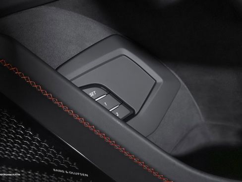 Used 2025 Lamborghini Urus SE image 47