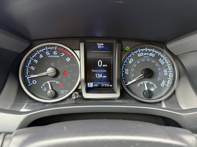 Used 2023 Toyota Tacoma TRD Off-Road w/ Technology Package AWD/4WD image 18