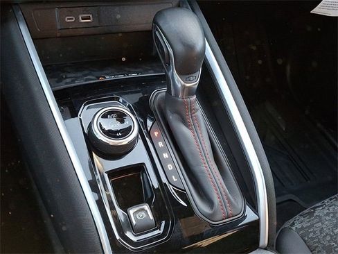 Used 2024 Chevrolet Colorado Z71 w/ Z71 Convenience Package 2 image 14