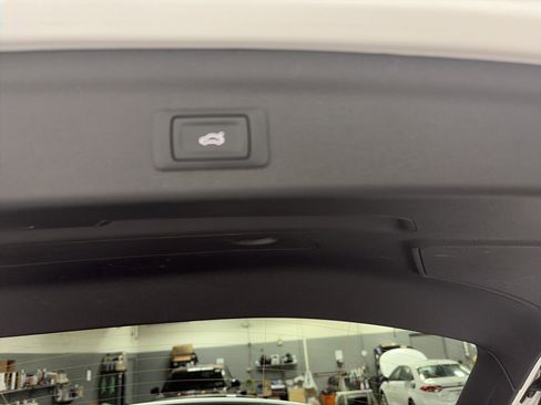 Used 2025 Audi Q3 2.0T Premium image 30