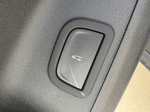 Used 2025 Chevrolet Traverse LT w/ Driver Confidence Package FWD image 12