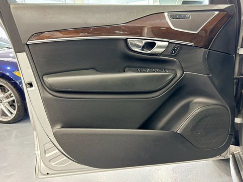 Used 2019 Volvo XC90 T5 Momentum FWD image 33