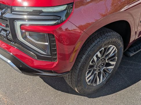 New 2026 Chevrolet Suburban Z71 w/ Z71 Off-Road Package AWD/4WD image 10
