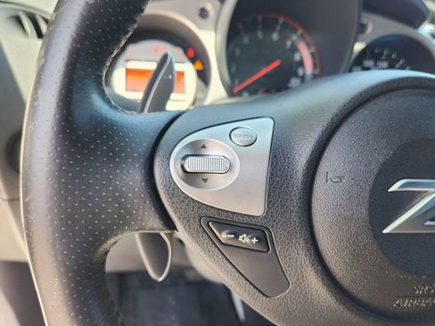 Used 2010 Nissan 370Z Roadster RWD image 18