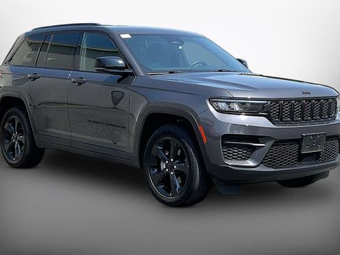 Used 2023 Jeep Grand Cherokee Altitude AWD/4WD image 1