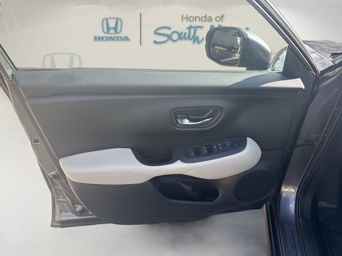 Used 2024 Honda HR-V LX image 19
