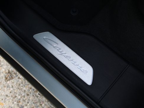 Certified 2025 Porsche Cayenne image 28