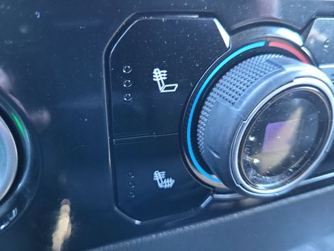 Used 2022 Chevrolet Silverado 1500 LT image 20