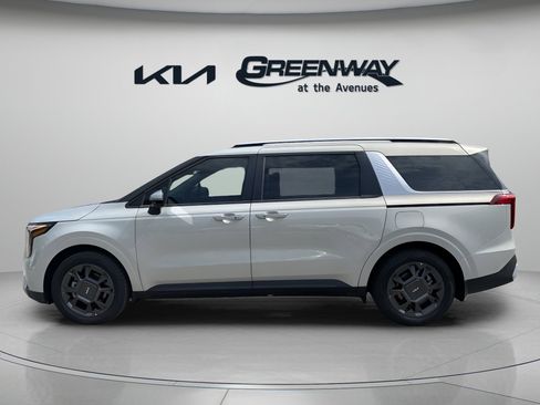 Used 2025 Kia Carnival EX FWD image 2