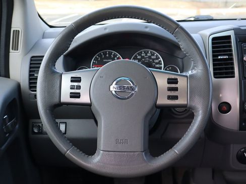 Used 2011 Nissan Frontier SL w/ Moonroof Pkg image 19