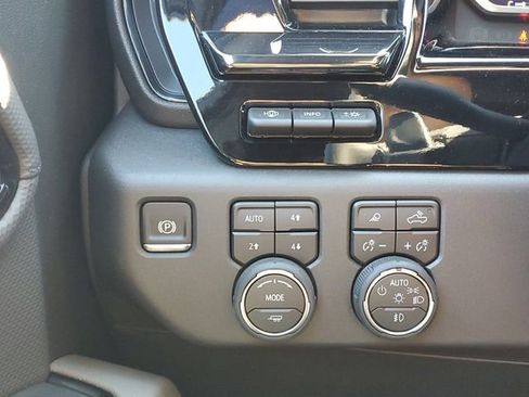 Certified 2026 Chevrolet Silverado 1500 ZR2 AWD/4WD image 18