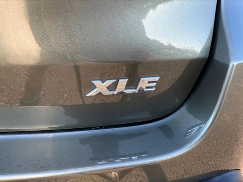 Used 2019 Toyota Highlander XLE image 8