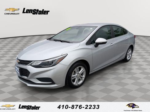 Used 2018 Chevrolet Cruze LT FWD image 1