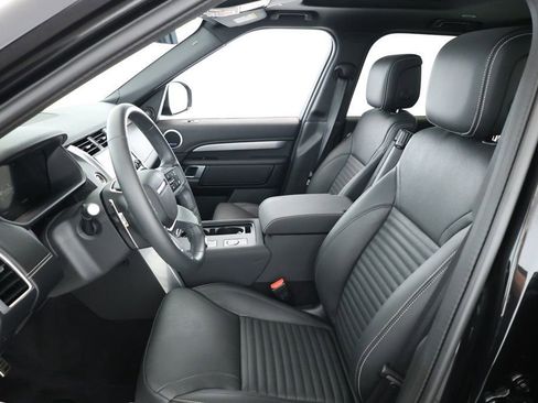 Used 2024 Land Rover Discovery Dynamic SE image 19