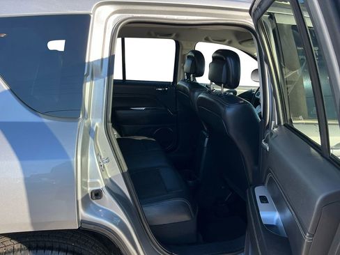 Used 2015 Jeep Compass Latitude image 23