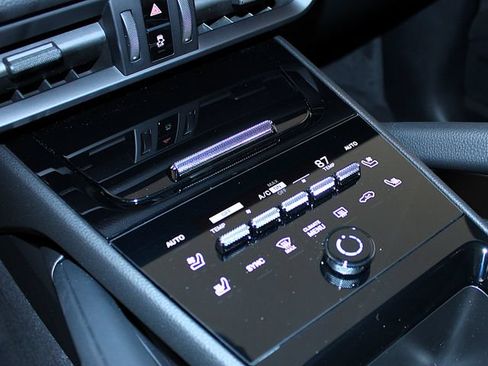 Certified 2026 Porsche Cayenne Coupe AWD/4WD image 13