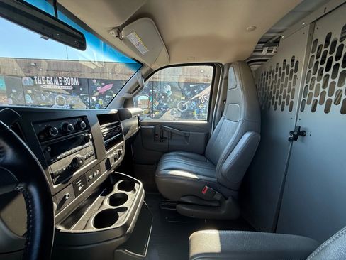 Used 2022 GMC Savana 2500 Regular Van 3D w/ Communications Package image 32