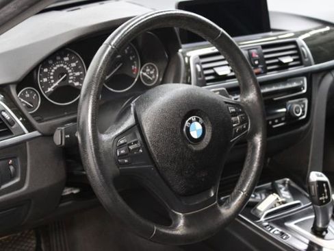 Used 2018 BMW 320i Sedan RWD image 10