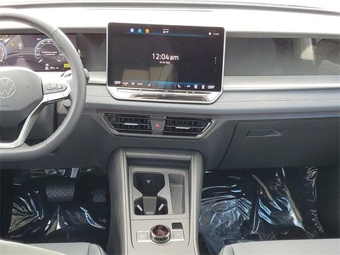 New 2025 Volkswagen Tiguan SE image 13
