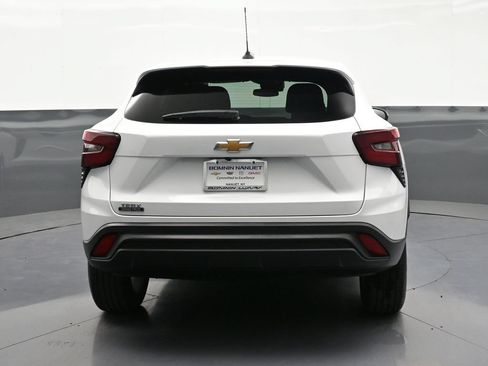 Certified 2025 Chevrolet Trax LS w/ LS Convenience Package FWD image 4