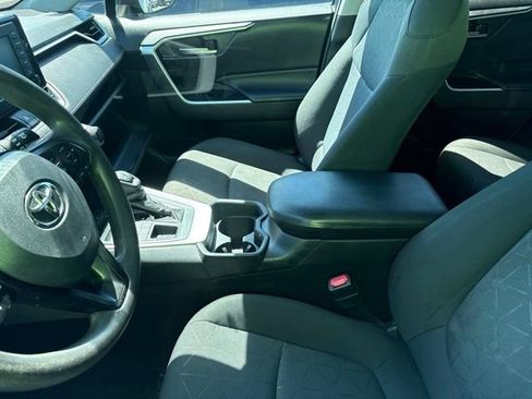 Used 2020 Toyota RAV4 XLE AWD/4WD image 10