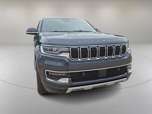 Used 2023 Jeep Wagoneer Series II AWD/4WD image 2