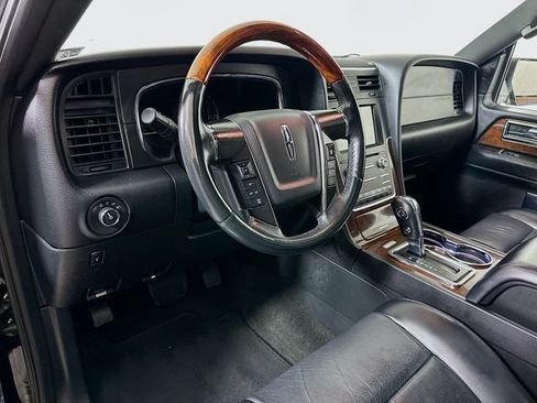Used 2017 Lincoln Navigator Select AWD/4WD image 12
