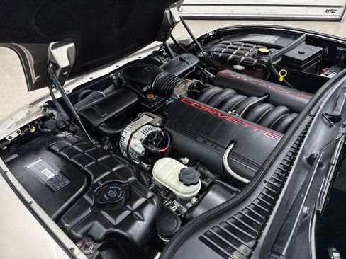 Used 2000 Chevrolet Corvette Coupe w/ Lighting Pkg image 9