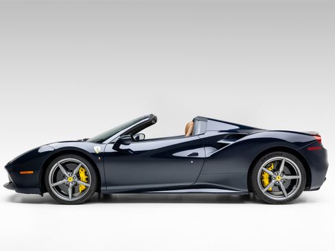 Used 2018 Ferrari 488 Spider RWD image 3