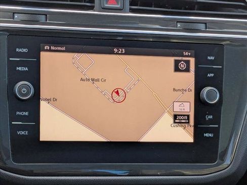 Used 2018 Volkswagen Tiguan SEL Premium image 14